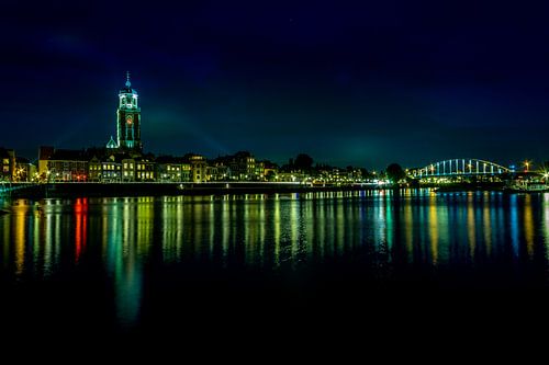 Deventer verlichte skyline in het donker