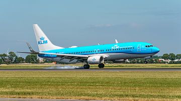 Landing van KLM Boeing 737-800 passagiersvliegtuig. van Jaap van den Berg