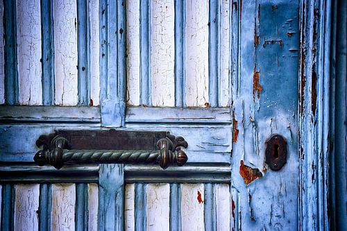 Detail van een oude houten deur II - Blauw Wit