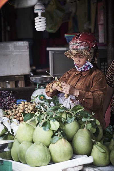 Fruitverkoopster In Vietnam van Karel Ham