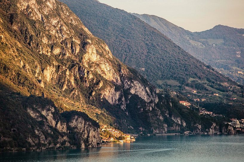 Riva di Solto by Rob Boon