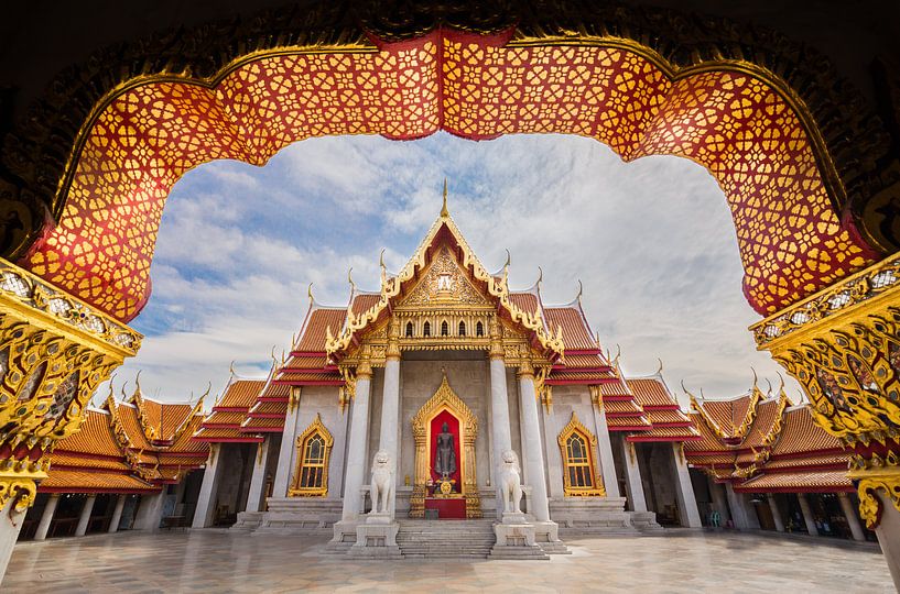 The Marble Tempel in Bangkok by Edwin Mooijaart