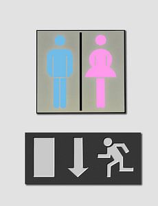 Fluchtweg und Toilettenbeschilderung