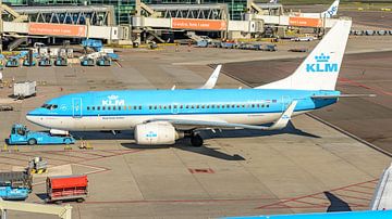 KLM Boeing 737-700 passagiersvliegtuig. van Jaap van den Berg