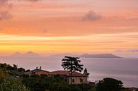 Zonsondergang boven de Liparische eilanden bij Sicilie van Ron Poot thumbnail