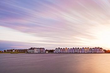 Kleurrijke waterwoningen