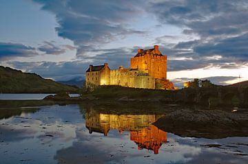 Le château Eilean Donan à l'heure bleue