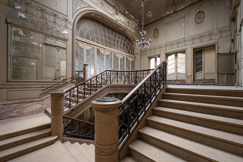 Cage d'escalier dans un vieux théâtre par Tim Vlielander