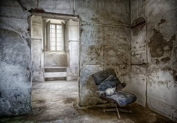 Kellerraum einer verlassenen Villa von Marcel van Balken