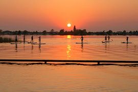Sunset and paddleboards by Florence Schmit
