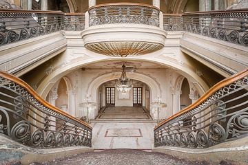 Grand Entrance. by Roman Robroek