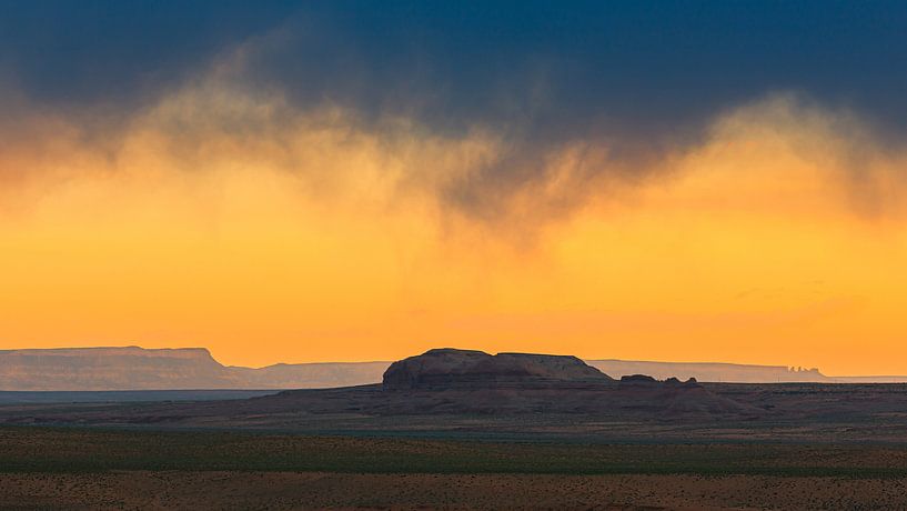 Stormfront tijdens zonsondergang in Arizona van Henk Meijer Photography