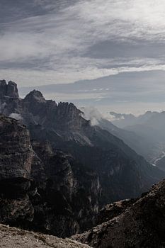 hike between the mountains