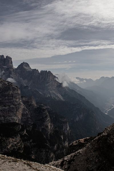 hike between the mountains by Manon Hak