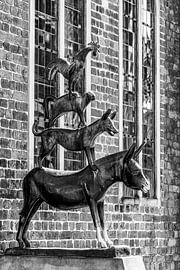 Die Bremer Stadtmusikanten in Bremen - monochrom von Werner Dieterich