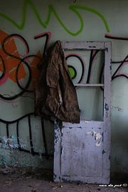 vergeet je jas niet by Vincent Van de put