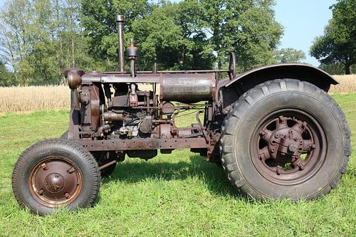 IHC McCormick-Deering F-12 Rostiger Traktor aus 1941