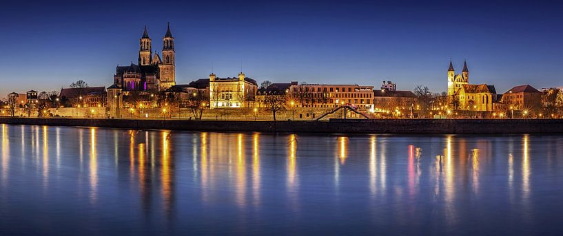 Magdeburg Oude Stad Panorama Blauw Uur van Frank Herrmann