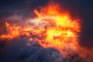 Berge in Flammen von Andreas Föll