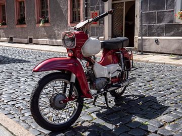 Altes Moped aus der ehemaligen DDR von Animaflora PicsStock