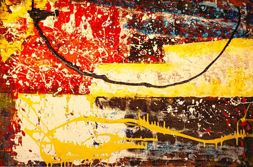 colour play with black, yellow line