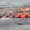 Rode huisjes in de sneeuw van Riccardo van Iersel