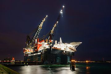 De Sleipnir, het grootste kraanschip ter wereld. van Jaap van den Berg