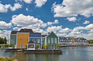 Maisons colorées au bord de l'eau