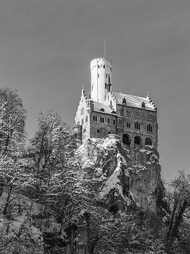 Château de Lichtenstein dans le Jura souabe - noir et blanc sur Werner Dieterich