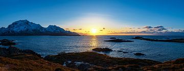 Mer de Norvège et îles Vesteralen au coucher du soleil sur Sjoerd van der Wal Photographie