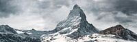 Panoramisch uitzicht Matterhorn voor een bewolkte hemel