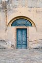 Kleurrijke deur in historisch centrum Napels, Italië van Studio Rood thumbnail