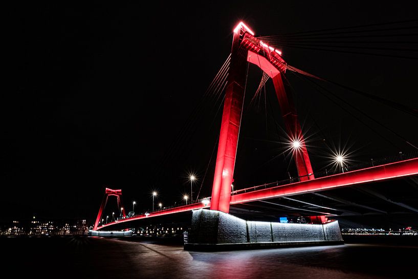 De Willemsbrug in de avond van Eddy Westdijk