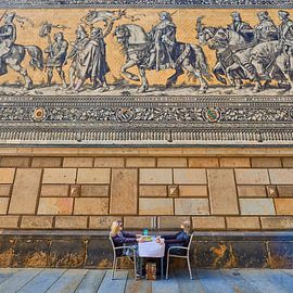 Snack under Fürstenzug by Jenco van Zalk