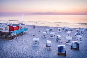 Strandkörbe im Abendlicht auf Sylt