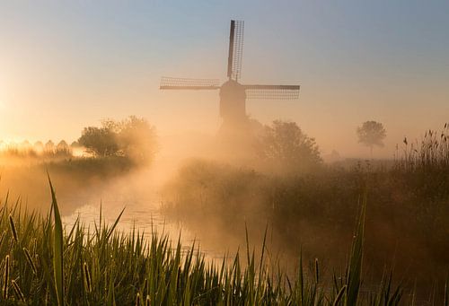 Molen bij zonsopkomst