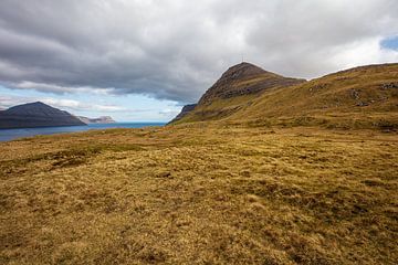 Funningsfjørður Faeröer - Fjord, grassland, bergen