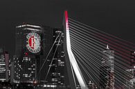 Feyenoord projectie op 'De Rotterdam' detailled black and white van Midi010 Fotografie thumbnail