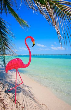 LP 70482046 Roze flamingo decoratie op tropisch strand