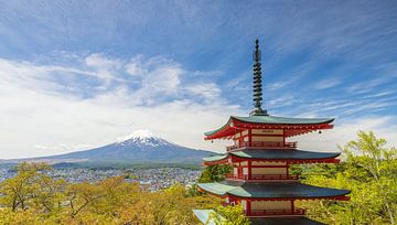Mount Fuji - Chureito Pagoda - Japan (Tokio) van Marcel Kerdijk