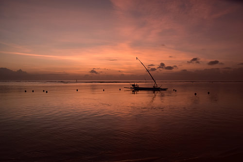 Bootje bij zonsopkomst op Bali 2