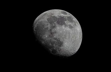 Moonscape Waxing Gibbous van Marc Hederik Fotografie