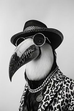 Toekan met hoed en zonnebril in zwart en wit van Felix Brönnimann