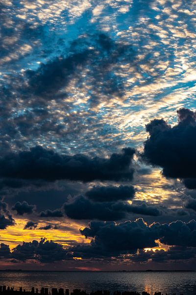 Sundown at the waddensea Moddergat Friesland van Frank Slaghuis