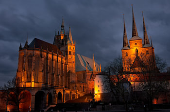 Dom und Severikirche in Erfurt in der blauen Stunde