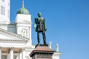 Alexandre II et un morceau de l'église cathédrale d'Helsinki