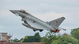 Start eines RAF Eurofighter Typhoon mit Nachbrenner.