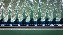 Sturmflutwehr Oosterschelde 1/2 von Top down - Maarten Kempen