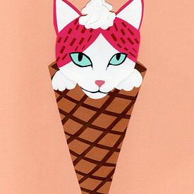 Mina-Eis mit einem Klacks Schlagsahne von Karolina Grenczyk