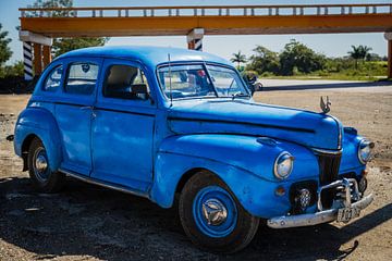 Oldtimer car in Cuba. by René Holtslag